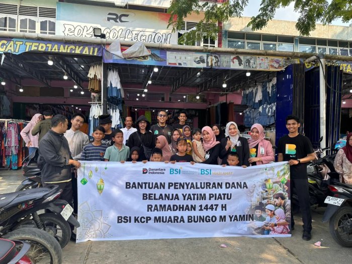 Siswa MIN 3 Bungo Terima Santunan Belanja Yatim Piatu dari BSI KCP Muara Bungo