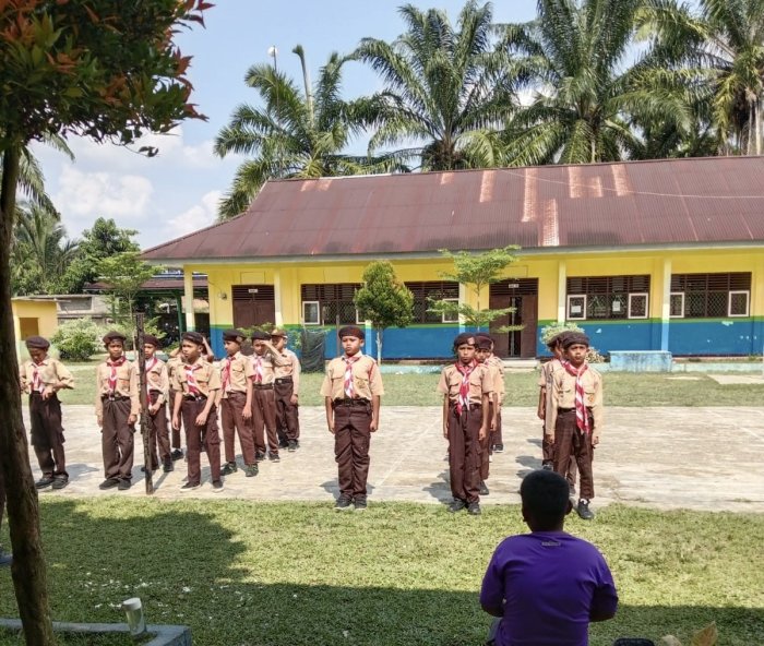 Siswa-Siswi MIN 3 Bungo Semangat Latihan Pramuka, Tanamkan Karakter di Lapangan Terbuka