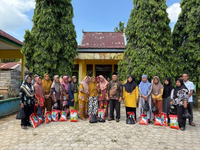 MIN 3 Bungo Salurkan Zakat Profesi untuk Orang Tua Siswa