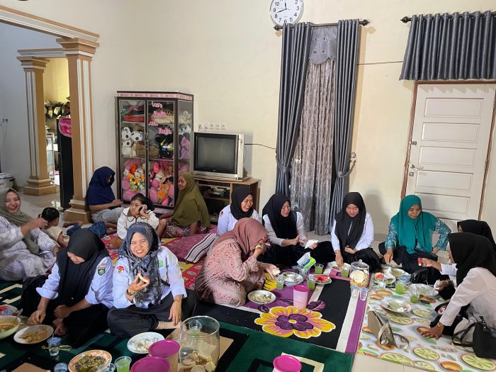 Pererat Tali Persaudaraan, Majelis Guru MIN 3 Bungo Gelar Silaturahmi ke Kediaman Kepala Madrasah