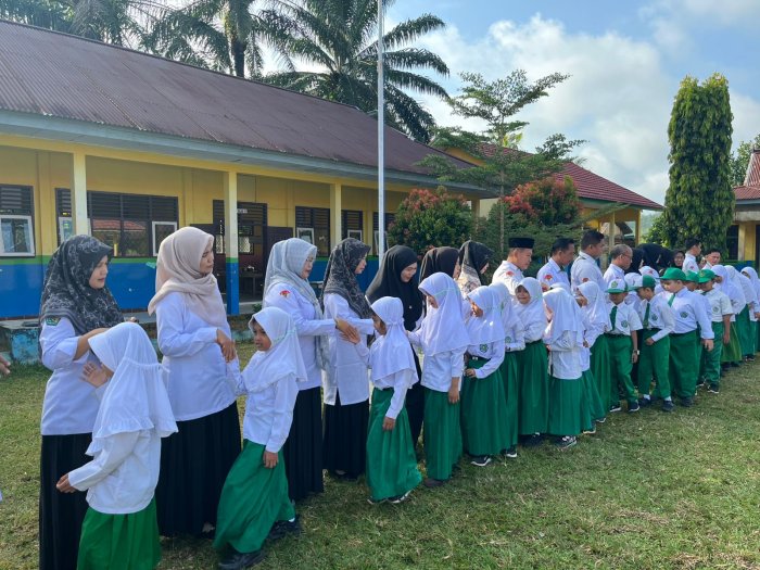 Tradisi Maaf-memaafkan, MIN 3 Bungo Gelar Halal Bihalal di Hari Pertama Masuk Sekolah