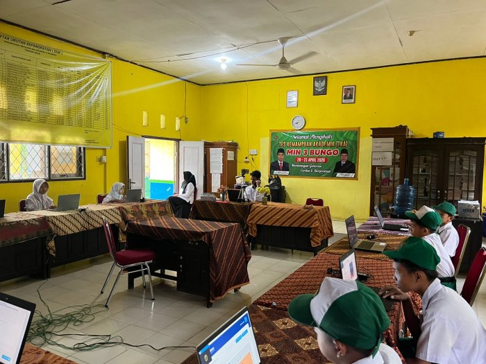 Hari Kedua Tes Kemampuan Akademik di MIN 3 Bungo Berjalan Khidmat dan Lancar