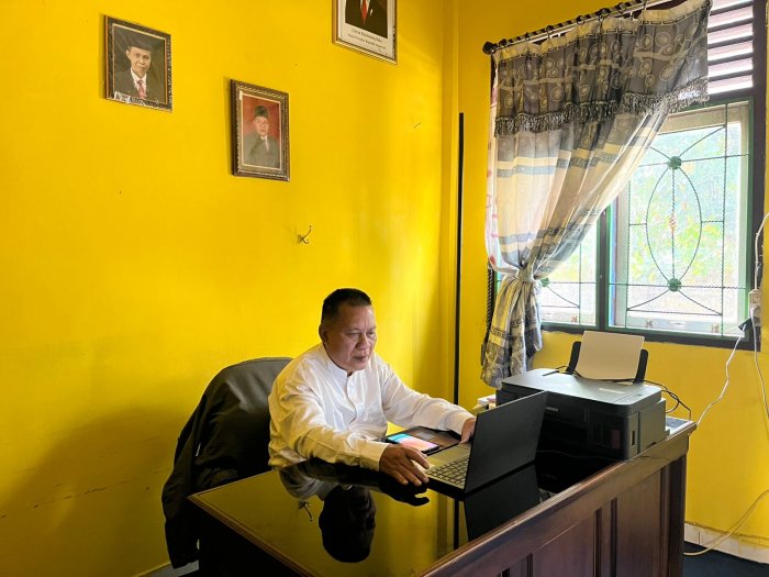 Tingkatkan Kualitas Literasi, Kepala MIN 3 Bungo Ikuti Sosialisasi Buku Teks Utama via Zoom