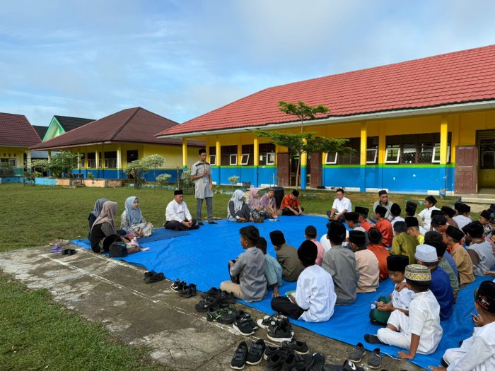 Memperkuat Keimanan Sejak Dini, Siswa-Siswi MIN 3 Bungo Rutin Gelar Yasinan di Lapangan Sekolah