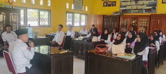 Sambut Tahun Ajaran Baru, Kepala Sekolah Pimpin Rapat Koordinasi Perdana bersama Dewan Guru Sambut Tahun Ajaran Baru, Kepala Sekolah Pimpin Rapat Koordinasi Perdana bersama Dewan Guru